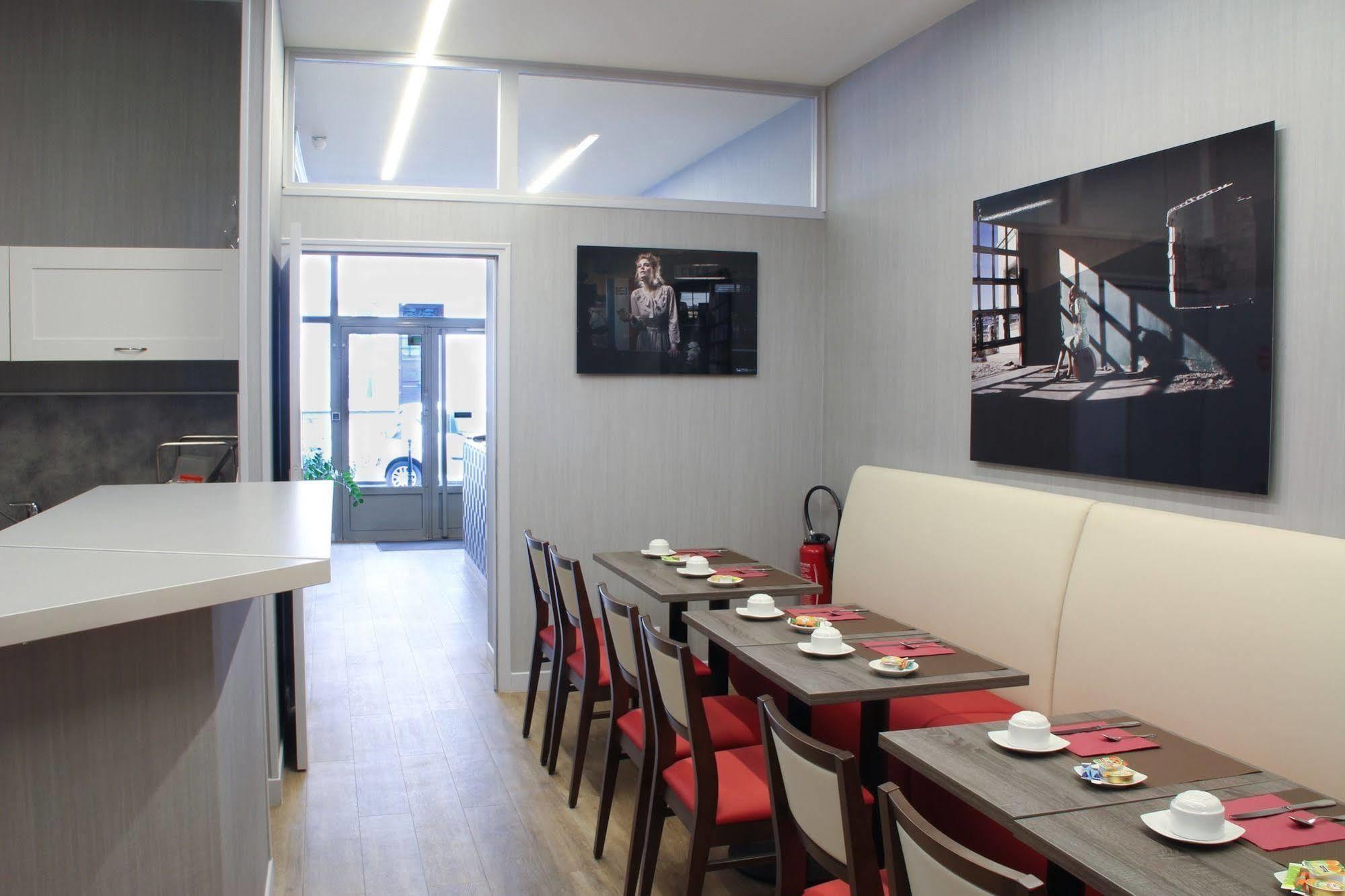 Hotel De France 2*